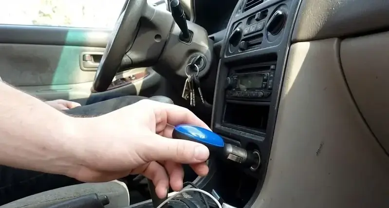 Animation of the FuelSync device working to save fuel.